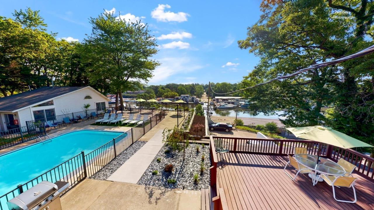 Holiday Hill Resort Saugatuck Exterior photo