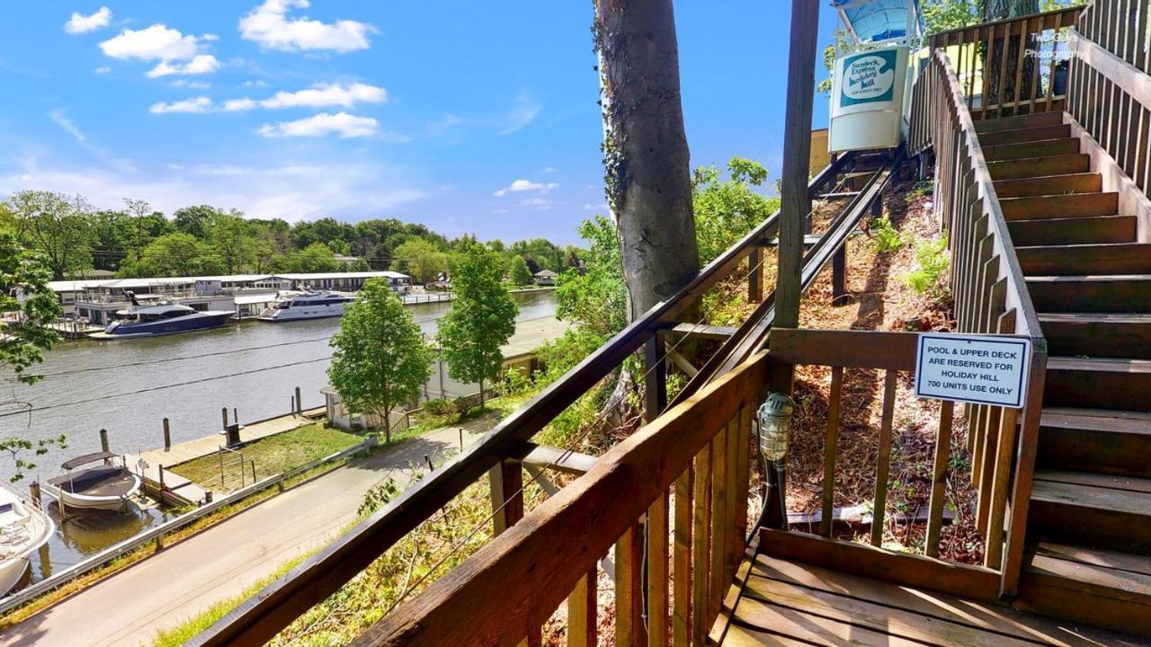 Holiday Hill Resort Saugatuck Exterior photo