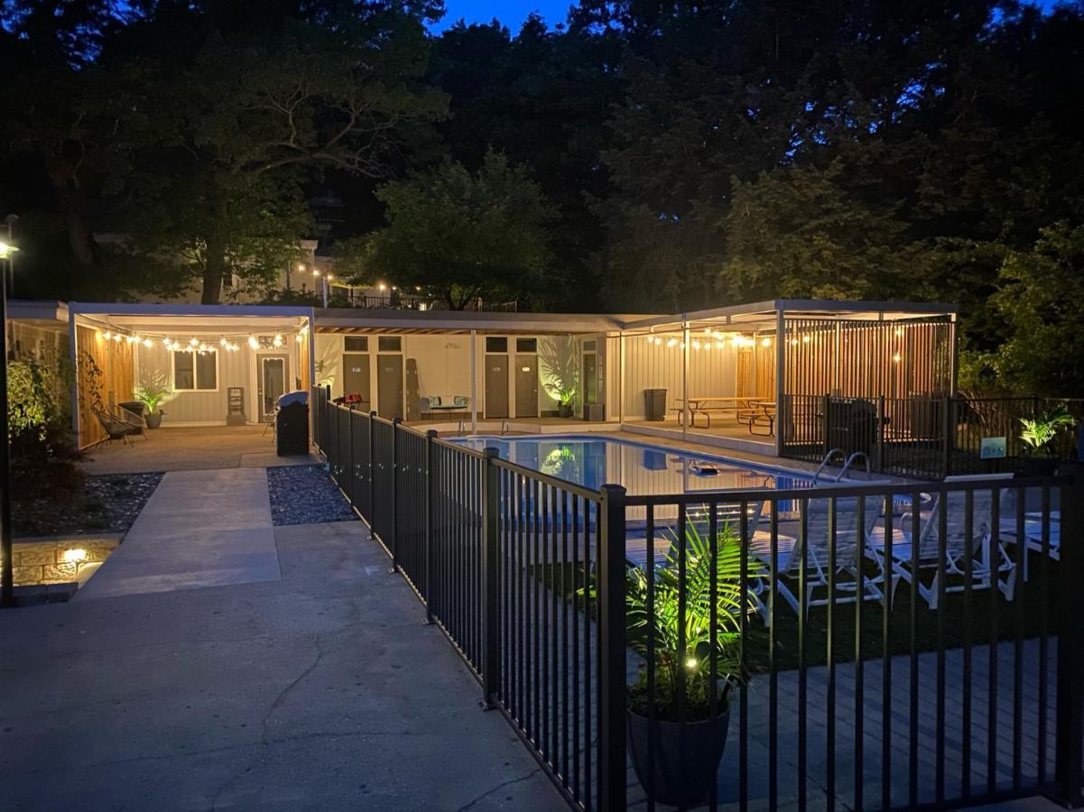 Holiday Hill Resort Saugatuck Exterior photo
